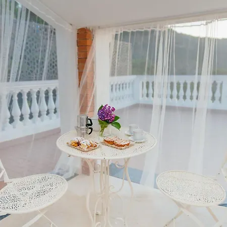 My Exclusive Italy - Sorrento Coast For Families - Pool & Views